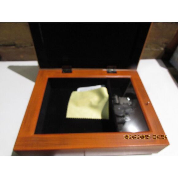 MUSICAL KEEPSAKE PHOTO BOX COTTAGE GARDEN JEWERLY BOX PLAYS WONDERFUL WORLD NEW - Picture 3 of 8